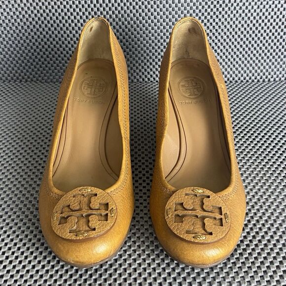 Tory Burch Sally Wedge Pump Heels Womens 7.5 Brown Leather Logo Made In Brazil - Picture 1 of 13